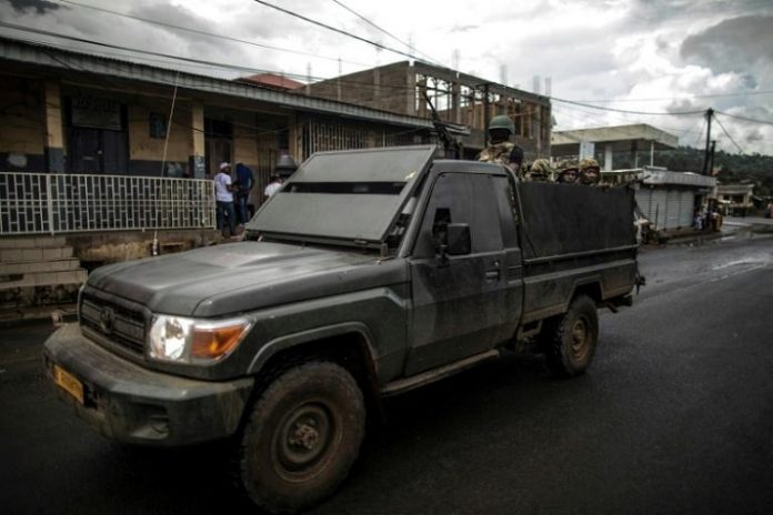 patrouille-armée-camerounaise-dans-la-buéa-où-les-séparatistes-anglophones-sont-très-actifs Crise au Cameroun anglophone: HRW dénonce un recours à la torture