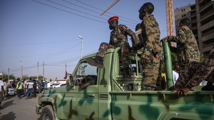 patrouille-de-larmée-soudanaise-contre-les-manifestants-à-Khartoum Soudan: les généraux suspendent momentanément les discussions sur la transition politique