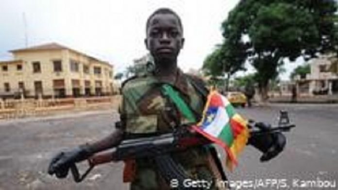 un-enfant-rebelle-de-la-seleka-en-Centrafrique Les enfants de Centrafrique souffrent de la crise