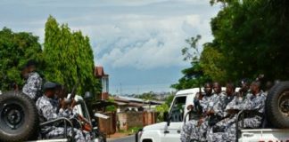 Les forces de sécurité burundais déployées après une attaque à la grenade au cours de laquelle un général Tutsi et conseiller à la sécurité du vice-président
