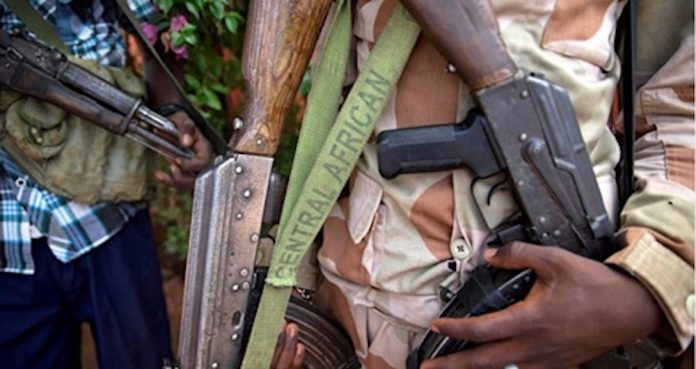 Un-homme-armé-à-Koui-en-Republique-Centrafricaine- Centrafrique : Opération « Wegnnyen negoye » de la Minusca contre le 3R.