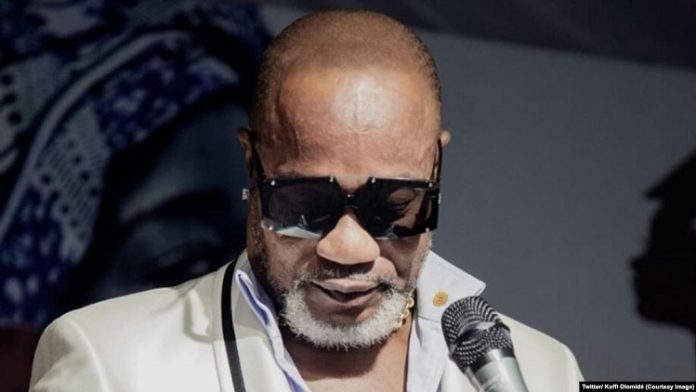 Le chanteur Koffi Olomidé, 1er avril 2018. (Twitter/ Koffi Olomidé) le-chanteur-Koffi-Olimidé-en-2018 RDC : annulation de 2 concerts du chanteur Koffi Olimidé en Afrique du Sud.