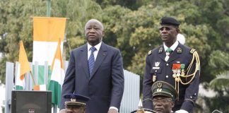 L'ancien chef de l'armée Philippe Mangou-à droite de Laurent Gbagbo-à Abidjan-le 7 août 2009