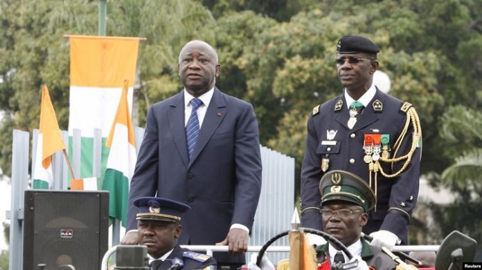 L'ancien chef de l'armée Philippe Mangou-à droite de Laurent Gbagbo-à Abidjan-le 7 août 2009 Lancien-chef-de-larmée-Philippe-Mangou-à-droite-de-Laurent-Gbagbo-à-Abidjan-le-7-août-2009 Rencontre entre Gbagbo et Bédié à Bruxelles