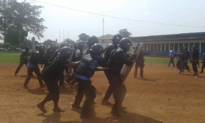 Des policiers en formation à l'école nationale de la police au PK12 le 19 décembre 2018. Crédit photo : Anselme Mbata/CNC. ceremonie-remise-diplome-aux-policiers-centrafricains-formes-par-la-minusca-bangui-19-decembre-2018 Centrafrique : une menace de grève plane de nouveau sur la police.