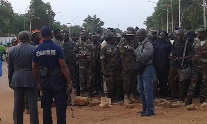 grève-des-auxiliaires-de-la-police-nationale-Centrafricaine-corbeaunews-IMG_4avr2018190522 Centrafrique : grève des auxiliaires de la police à Bangui.