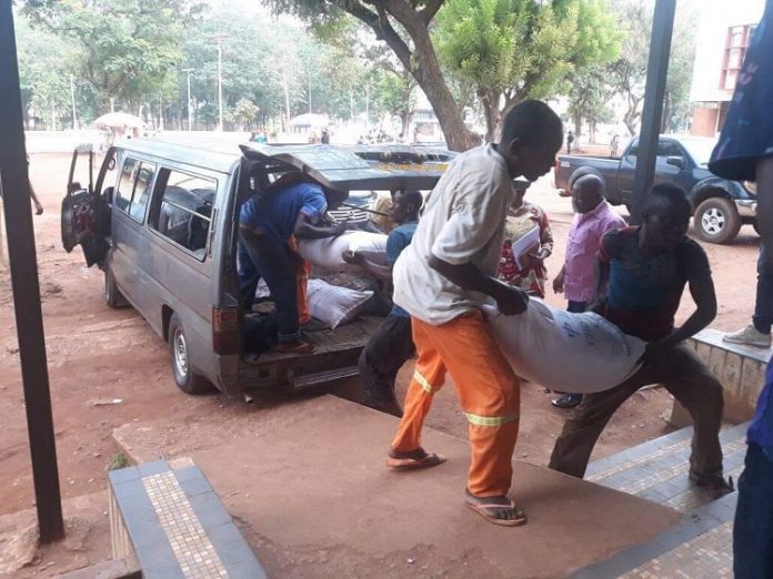 livraison-des-sacs-du-riz-à-luniversité-de-Bangui-1 Centrafrique : travail contre nourriture, dernière option de Touadera en province.