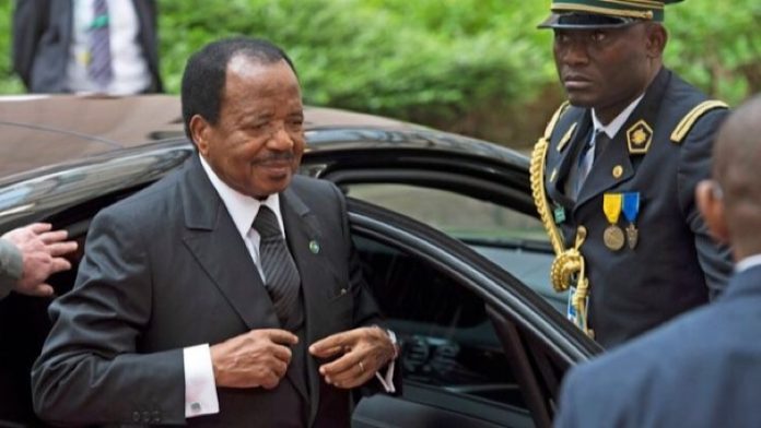 paul-biya-devant-la-portière-de-sa-voiture Des gardes du corps de Paul Biya condamnés en Suisse