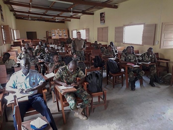 Fin du séminaire de techniques d'élaboration de documents par EUTM-RCA Fin-du-séminaire-de-techniques-délaboration-de-documents-par-EUTM-RCA Formation de Spécialité de 1er niveau « Administration et Secrétariat »  au profit des Forces armées centrafricaines (FACA)   