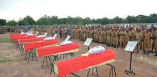 Funérailles de sept membres des forces de sécurité tués dans l'est du Burkina Faso en août 2018