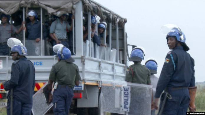 La-police-zimbabéenne-à-Harare-en-janvier-2019 Un responsable de la communauté rwandaise abattu au Mozambique