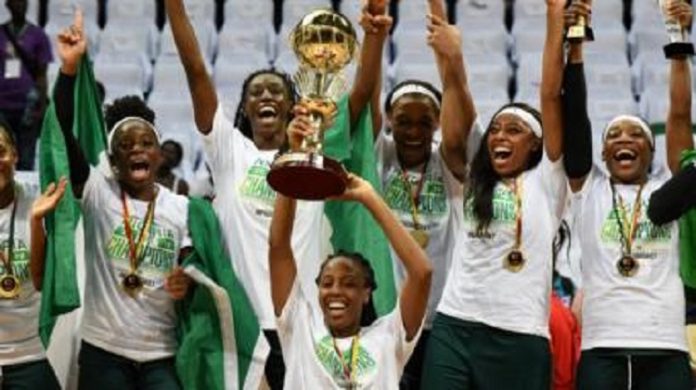 Les D'Tigress du Nigeria célébrant leur victoire Le-Nigeria-champion-d’Afrique-dame-de-basketball Le Nigeria champion d’Afrique dame de basketball