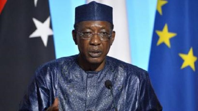 Le Président tchadien Idriss Déby Le-Président-tchadien-Idriss-Déby-en-boubou-arabe Idriss Déby déclare l'État d'urgence dans l'est du Tchad