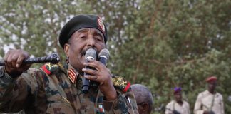 Le général Abdel-Fattah Burhan-l'homme fort de la junte au pouvoir à Khartoum