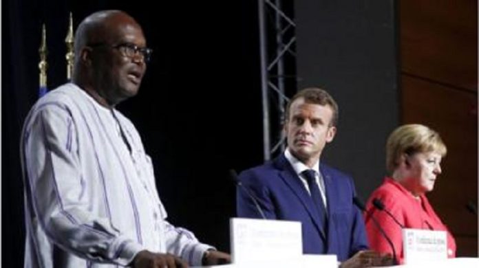 Roch Marc Christian Kaboré - Emmanuel Macron et Angela Merkel au sommet du G7 Roch-Marc-Christian-Kaboré-Emmanuel-Macron-et-Angela-Merkel-au-sommet-du-G7 Macron et Merkel veulent renforcer la lutte antidjihadiste au Sahel