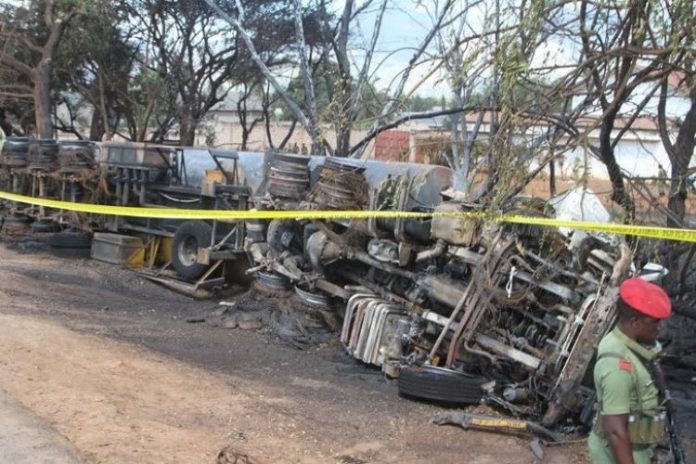 plus de soixante morts d'un un accident du camion citerne à Tanzanie accident-mortel-dun-camion-citerne-à-tanzanie- Au moins 60 morts dans l'explosion d'un camion-citerne en Tanzanie