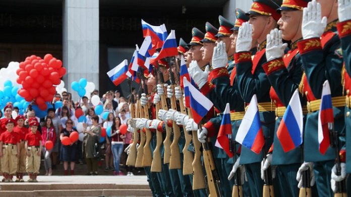 fête-du-drapeau-de-la-fédération-de-russie Diplomatie : 22 août , fête nationale du drapeau de la Russie.