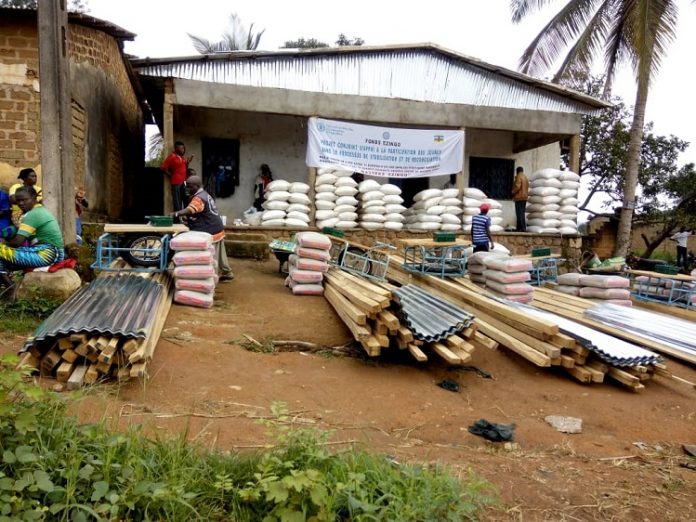 des matériaux de construction d'élevage au bénifice des ménages de la nana-mambéré matériaux-de-construction-remis-aux-bénificiaires-de-la-nana-mambéré La FAO finance une activité d’élevage au  bénéfice de 125  ménages de Bouar et de ses environs.