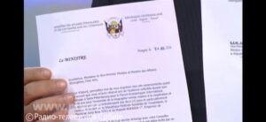 le premier vice-Premier ministre et chef de la diplomatie serbe Ivica Dacic note-diplomatique-de-sylvie-baipo-temon-présentée-à-la-télévision-par-le-premier Scandale de corruption  et du trafic des faux documents au ministère des Affaires étrangères.