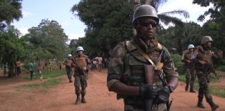 Patrouille mixte FACA-MINUSCA dans la localité de Bangassou. Crédit photo : Félix Ndoumba, CNC.