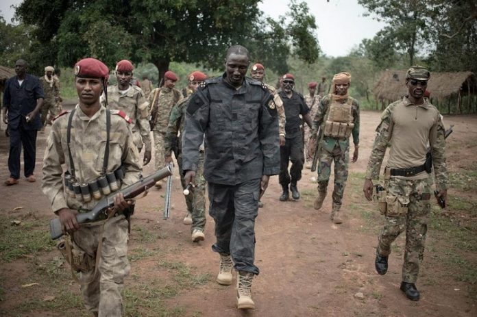 Le chef rebelle Ali Darassa et ses hommes à Bambari le 16 mars 2019. Ali-Darassa-et-ses-hommes-à-Bambari-le-16-mars-2019 Présence massive des éléments rebelles de l’UPC à Kouango.