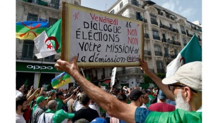 IMG_3286 L'Instance de médiation a remis son rapport en Algérie