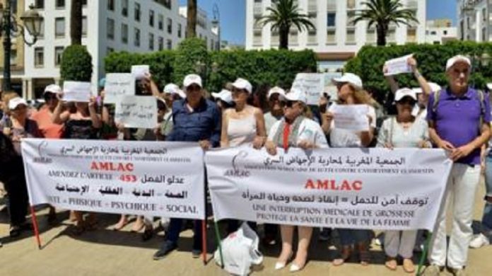 Une manifestation contre la loi sur l'avortement - près du parlement marocain - à Rabat - le 25 juin 2019 Une-manifestation-contre-la-loi-sur-lavortement-près-du-parlement-marocain-à-Rabat-le-25-juin-2019 Au Maroc, une journaliste arrêtée pour 