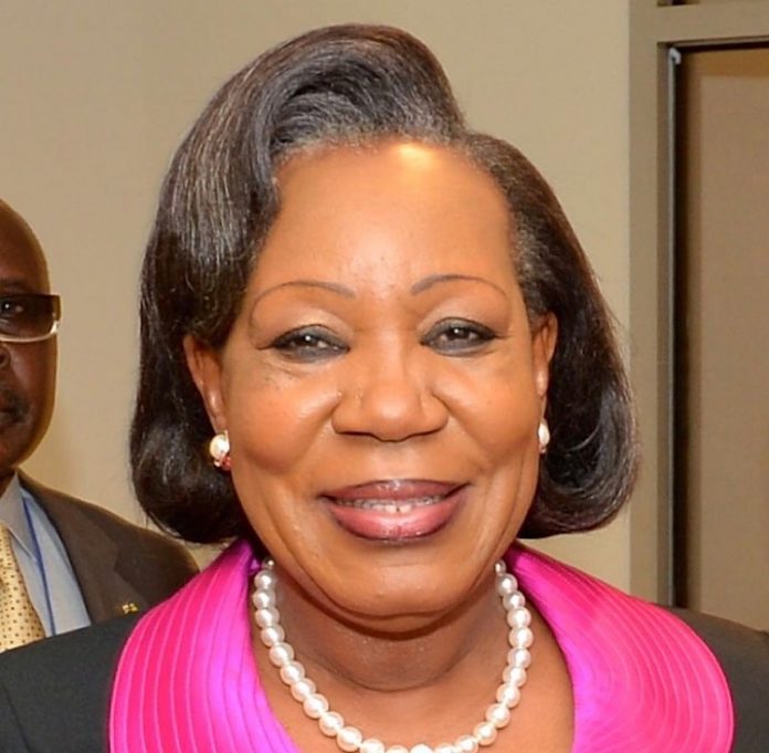 catherine samba-Panza - l'ancienne Président de la transition en République centrafricaine catherine-samba-Panza-lancienne-Président-de-la-transition-en-République-centrafricaine Affaire du don angolais,  a quand le rapport de la Cour des comptes  ?