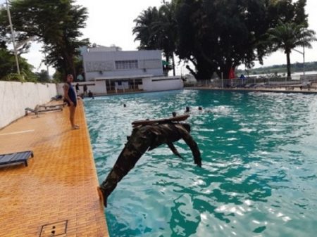 Entraînement intensif en piscine des soldats FACA du bataillon Amphibie soient des nageurs accomplis. entraienement-faca-amphibie-avec-les-français-dans-une-piscine-à-bangui-en-septembre-2019 Le bataillon amphibie avec l’appui des coopérants français poursuit son opérationnalisation.