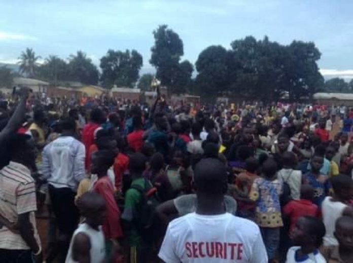 manifestation-de-joie-des-supporters-de-léquipe-gagnante Centrafrique : Luther Foot remporte la finale du tournoi de la coupe de cohésion sociale