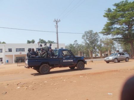 Patrouille de la gendarmerie dans une rue de Bangui, capitale de la République centrafricaine. Crédit photo : Mickael Kossi / CNC.