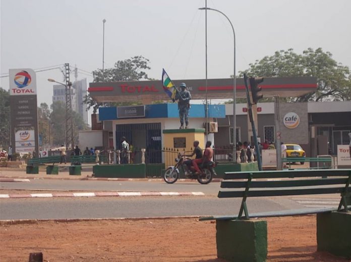 Station Total du quatrième arrondissement de Bangui pour illustration. Crédit photo : Mickael Kossi / CopyrightCNC. station-essence-total-4e-arrondissement-bangui-janvier2018-cnc- Le gérant de la station totale Relais Sica activement recherché par la police pour vol aggravé.