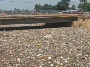 canal-du-pont-langbaché-le-8-novembre-2019-après-inondation-de-la-ville Centrafrique : Augustin Agou, député du 1er arrondissement de Bangui, engagé à nettoyer le canal du pont Langbachi
