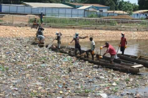 canal-du-pont-langbaché-le-8-novembre-2019-après-linnondation-de-la-ville-et-le-député-agou-augustin-intervient-pour-nettoyer-le-canal Centrafrique : Augustin Agou, député du 1er arrondissement de Bangui, engagé à nettoyer le canal du pont Langbachi