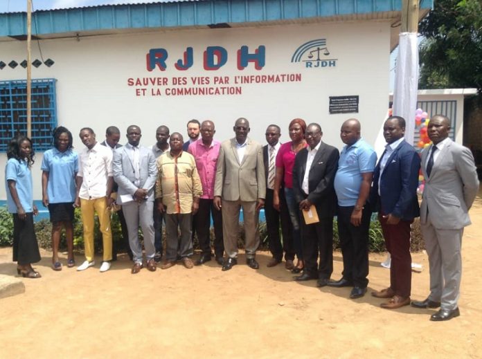 photo-de-famille-après-le-lancement-officiel-du-site-du-journal-RJDH-RCA Centrafrique : Le RJDH procède au lancement officiel de son nouveau site web