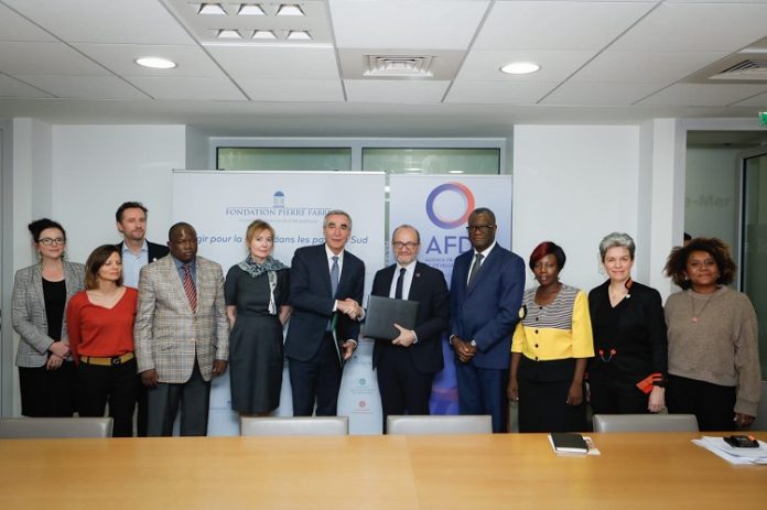 signature de l'engagement de l'AFD pour les victimes de violence sexuelle en centrafrique signature_centrrafrique L'AGENCE FRANÇAISE DE DEVELOPPEMENT ET LA FONDATION PIERRE FABRE S'ENGAGENT POUR LES VICTIMES DE VIOLENCES SEXUELLES EN CENTRAFRIQUE