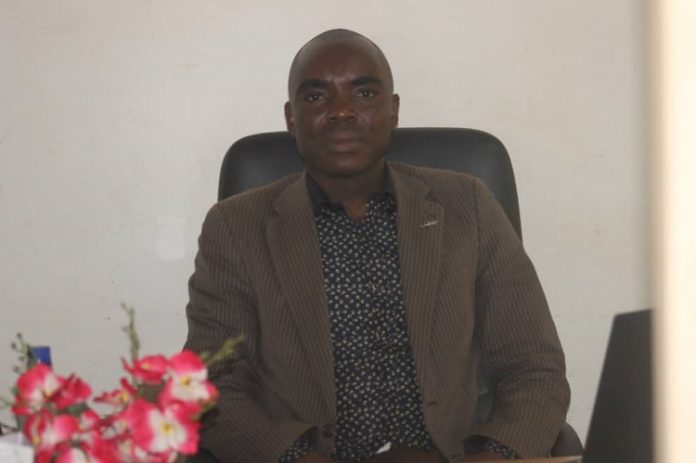 Le Secrétaire Technique Permanent du projet APV-FLEGT, Sylvère Sombo Le-Secrétaire-Technique-Permanent-du-projet-APV-FLEGT-Sylvère-Sombo Centrafrique : « La divulgation des informations forestières avec le projet APV-RCA contribue efficacement à faire assoir la transparence », dixit Sylvère Sombo