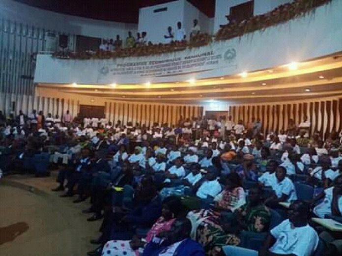 Vue de la salle de l'assemblée générale du parti PCUD de Patrice Édouard Ngaïssona ce jeudi 19 décembre 2019 à Bangui, Palais de la Cemac Vue-de-la-salle-de-lassemblée-générale-du-parti-PCUD-de-Patrice-Édouard-Ngaïssona-ce-jeudi-19-décembre-2019-à-Bangui Dernière minute : Le Parti Centrafricain pour l’Unité et le Développement (PCUD) d’Edouard Ngaïssona rejoint le rang de l’opposition.