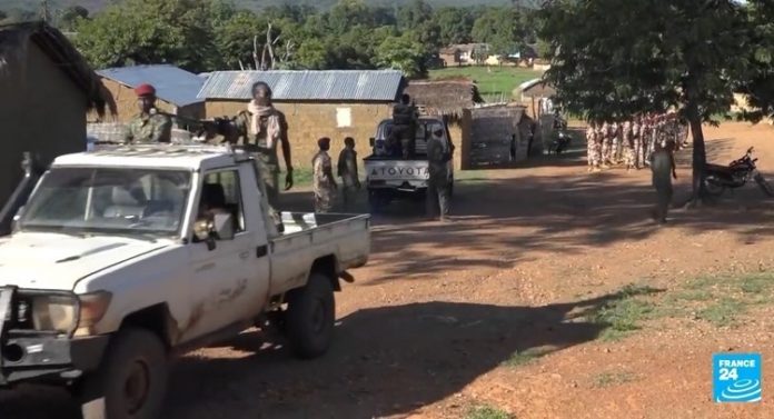 Des combattants du FPRC à Ndélé, dans la préfecture de Bamingui-Bangoran. Crédit photo : CNC. des-combattants-du-fprc-à-Ndélé-dans-le-véhicule Centrafrique : vive tension interethnique au sein du FPRC à Ndélé.