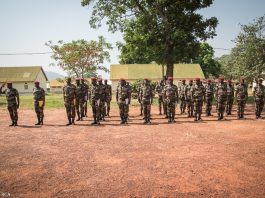 Fin de formation des officiers des forces armées centrafricaines (FACA) par les instructeurs européens de l'EUTM-RCA le 26 décembre 2019 au camp Kassaï à Bangui. centrafrique