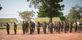 Fin de formation des officiers des forces armées centrafricaines (FACA) par les instructeurs européens de l'EUTM-RCA le 26 décembre 2019 au camp Kassaï à Bangui. centrafrique