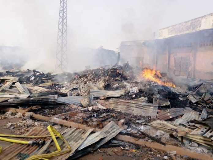 Incendie lors des combats du 25 et 26 au PK5 incendie-au-quartier-KM5-lors-des-affrontements-du-25-et-26-décembre-2019-par-cnc Centrafrique : un lourd bilan pour la deuxième journée des combats au PK5