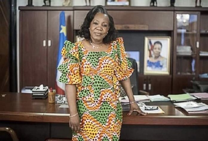 l'ancienne Présidente catherine samba-panza pour ses voeux de 2020 lancienne-Présidente-catherine-samba-panza-pour-ses-voeux-de-2020 Catherine Samba-Panza, « l’année 2020 s’annonce comme année de tous les dangers ».