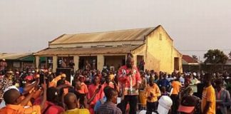 Bertin Béa s'adressant à la foule au meeting de Koudoukou le samedi 30 novembre 2019 à Bangui