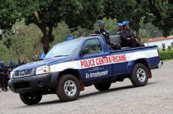 Une patrouille de la police centrafricaine dans une rue de Bangui. CopyrightDR patrouille-de-la-police-centrafricaine-dans-une-rue-de-bangui-par-cnc-envoyée-par-cédric-wa-gomba Centrafrique : Les policiers centrafricains réclament le décret d’application de leur statut particulier