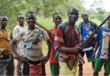 Centrafrique : déclenchement d’une guerre sans merci contre les éleveurs Peuls à Bondodji, près de Nanga-Boguila, après le meurtre d’un chef de village Centrafrique : déclenchement d’une guerre sans merci contre les éleveurs Peuls à Bondodji, près de Nanga-Boguila, après le meurtre d'un chef de village