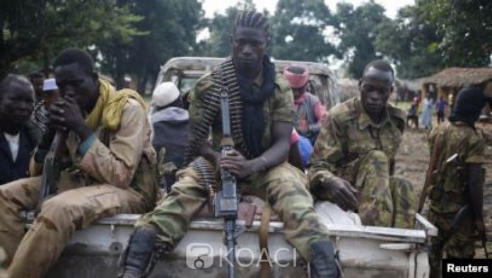 Des combattants rebelles de l'ex-coalition Seleka. CopyrightDR. Des-combattants-dans-un-pickup- RCA : Birao, le MLCJ menace de pénétrer militairement dans les camps des déplacés.