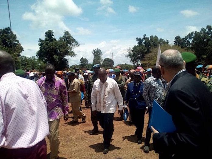 Le Président Touadera en visite à Bangassou en septembre 2018. CopyrightDR. Touadéra-à-Bangassou-18ème-septembre-2018 Lancement du projet Londo, Touadera attendu à Alindao, des négociations sont en cours avec Ali Darassa.