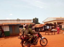 deux-rebelles-du-fprc-sur-une-moto-dans-la-ville-de-bria-corbeaunews-centrafrique