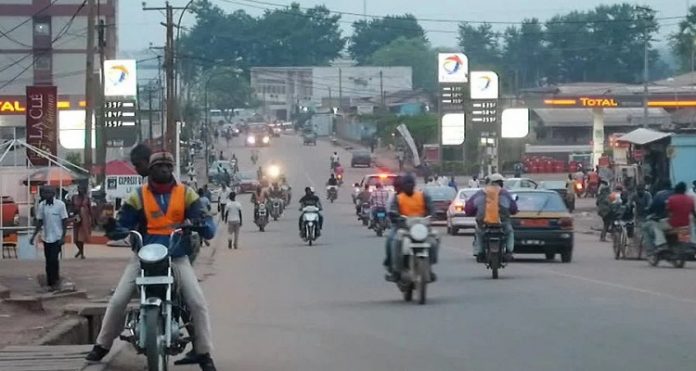 elle-meurt-après-une-tentative-descroquerie RCA : une fille centrafricaine meurt dans une course poursuite des motos au Cameroun.